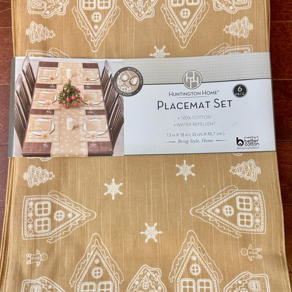 Gingerbread Houses Table Linen Set - Placemats, Napkin & Runner! - Picture 5 of 6